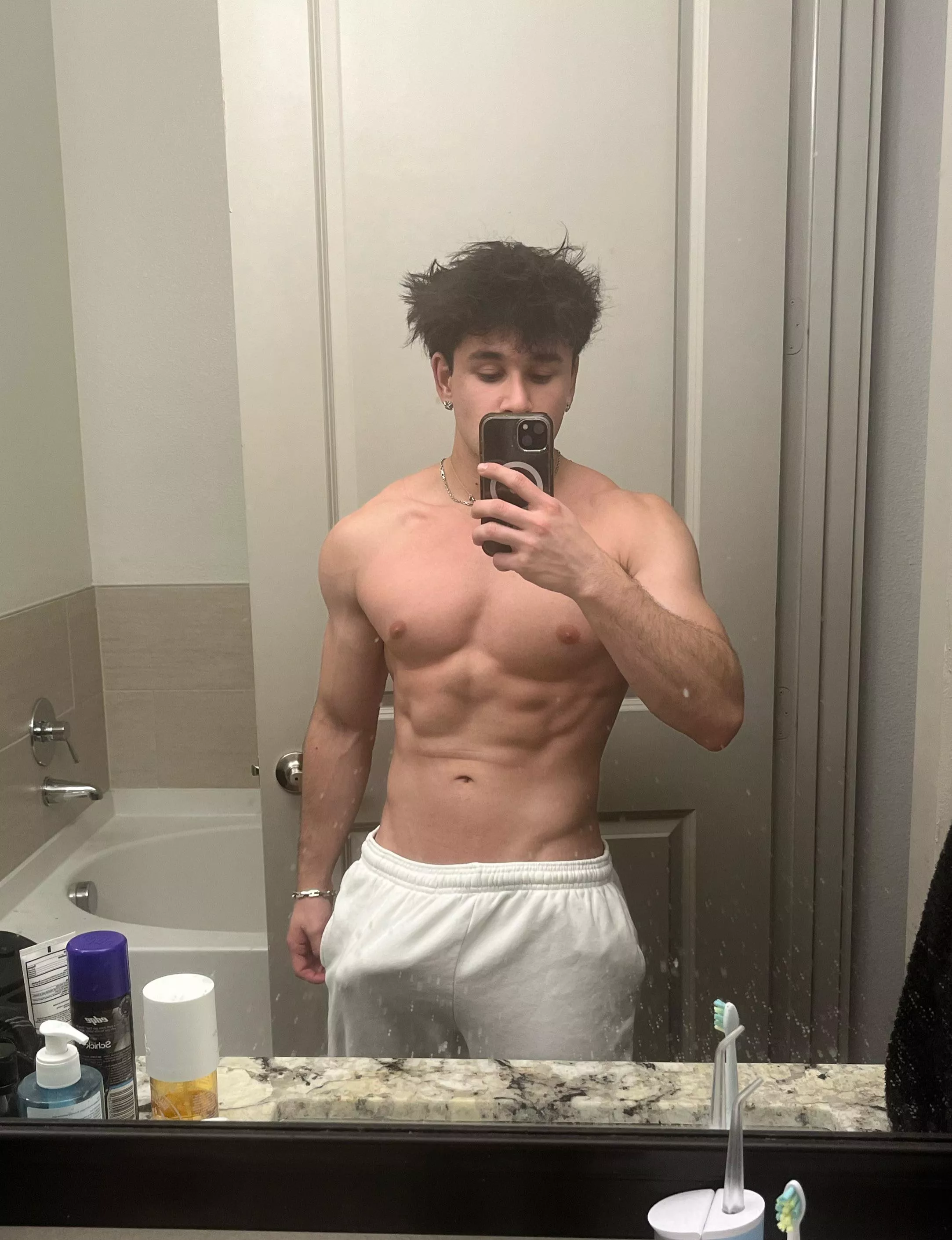 college boy needs an older woman to please posted by Candyflip290