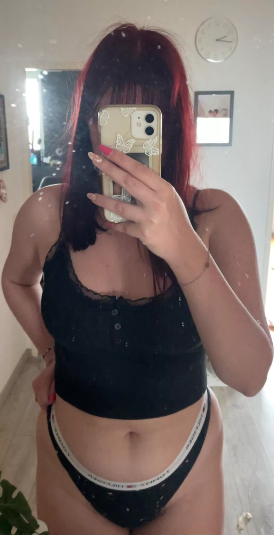 Feeling sexy right after waking up🥵💕 posted by Urgirlemmaa