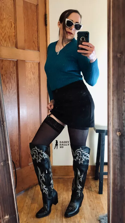 Going out for drinks with the girls  by SassySallyXO