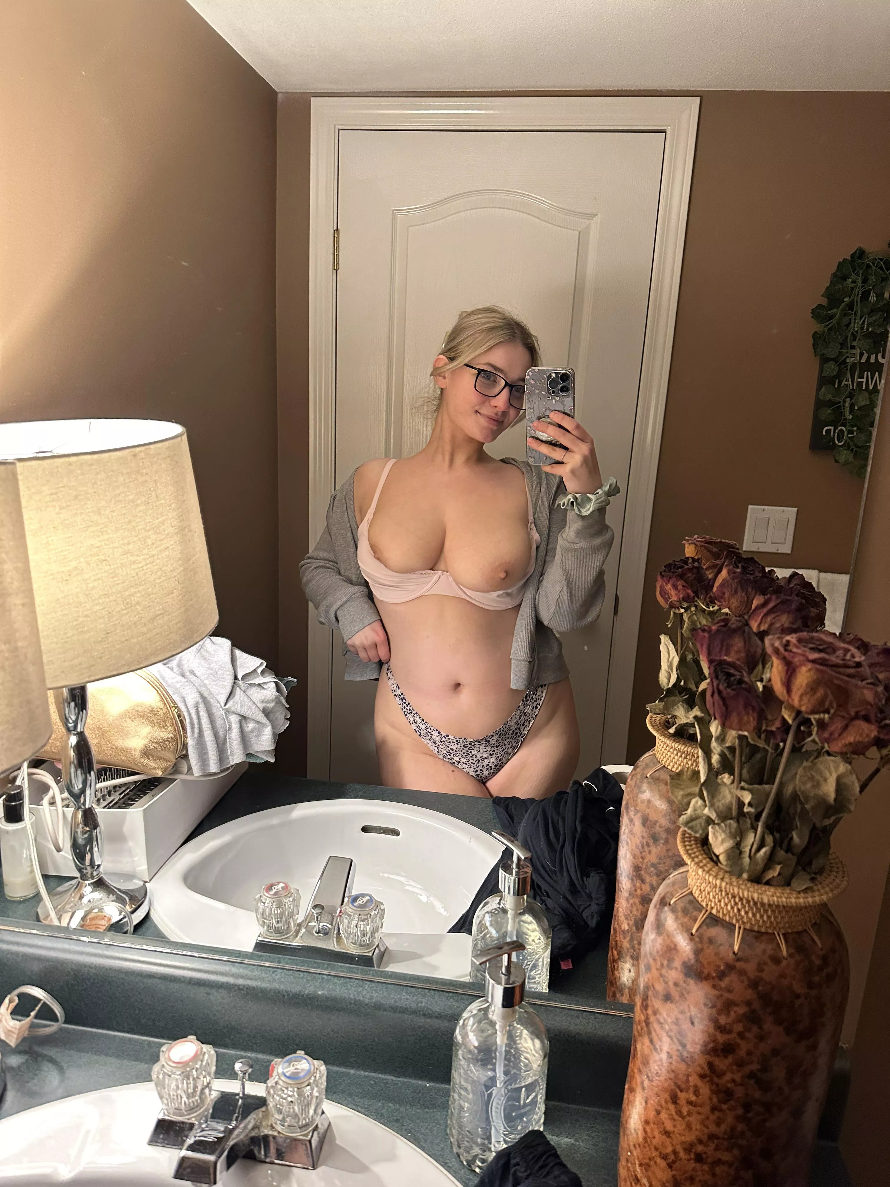 happyyy friday😉 posted by ameliaamoon