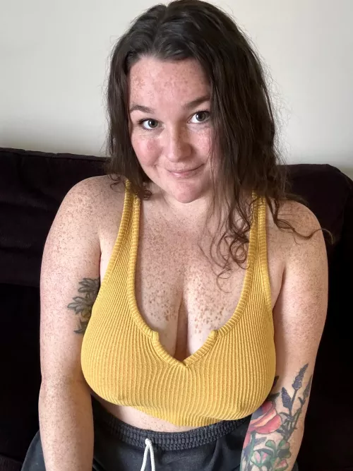 I’m in the mood to cuddle and watch a movie [f] by kickkkasss