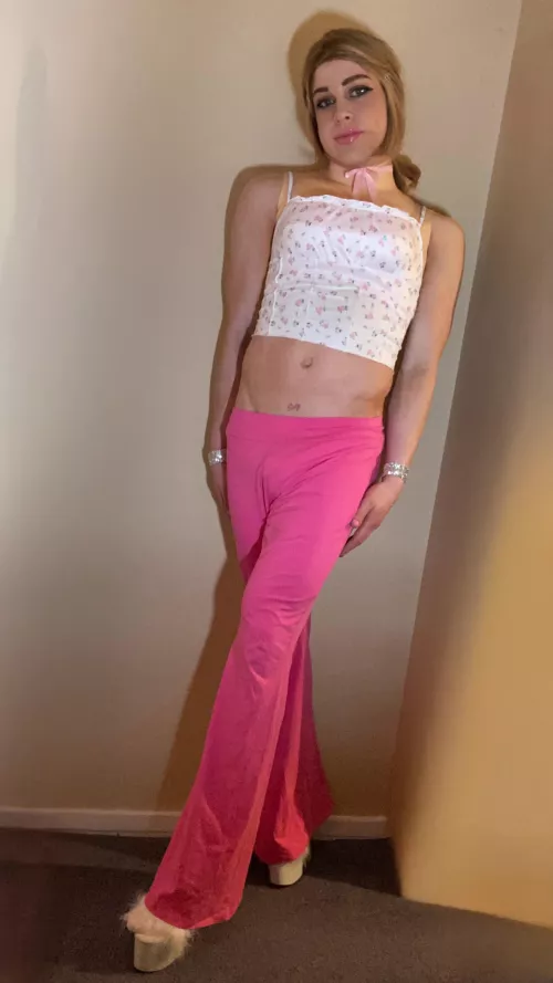 In love with flairs, chokers and crop tops! They make me feel so cute! Xx🥰 by lilyariTG