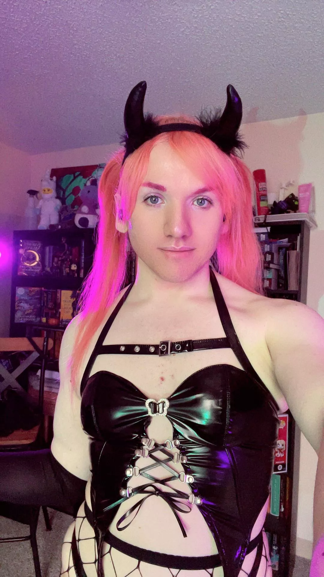 I’ve reached a really happy place with my femininity 🩷🖤 posted by femboycloudstrife