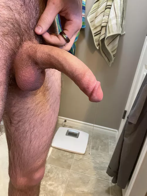 Leaking by MaxxxHans