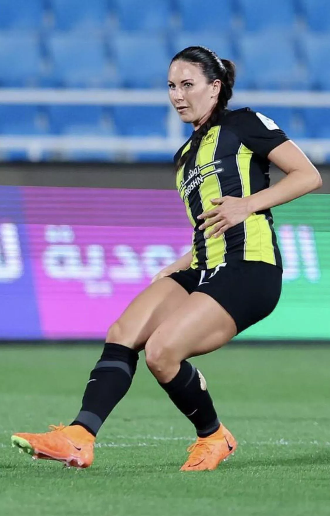 Leighanne Robe posted by disposable_pleasure_