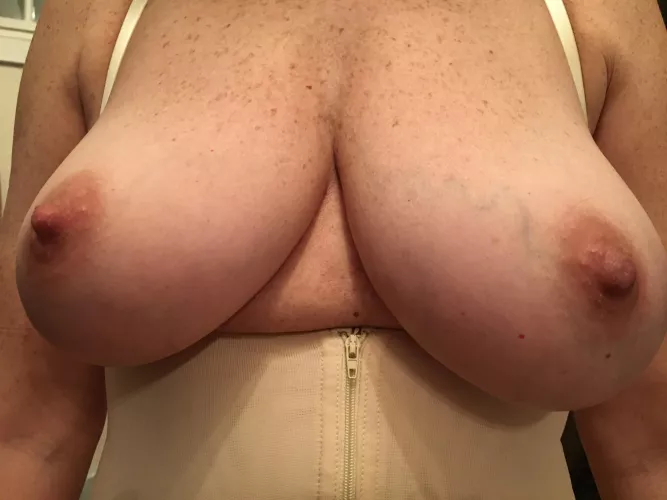 Mature / Full / Natural by Eleagant