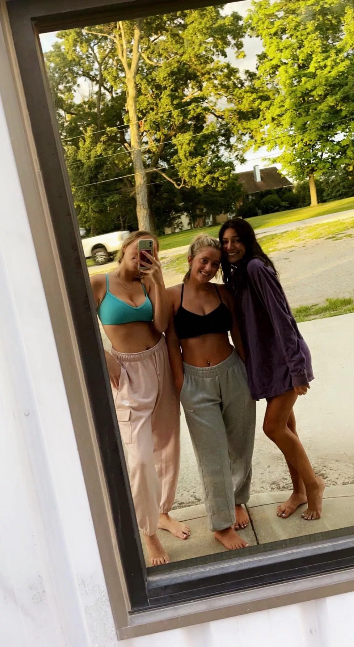 Mirror pic posted by BingB0ngBoi