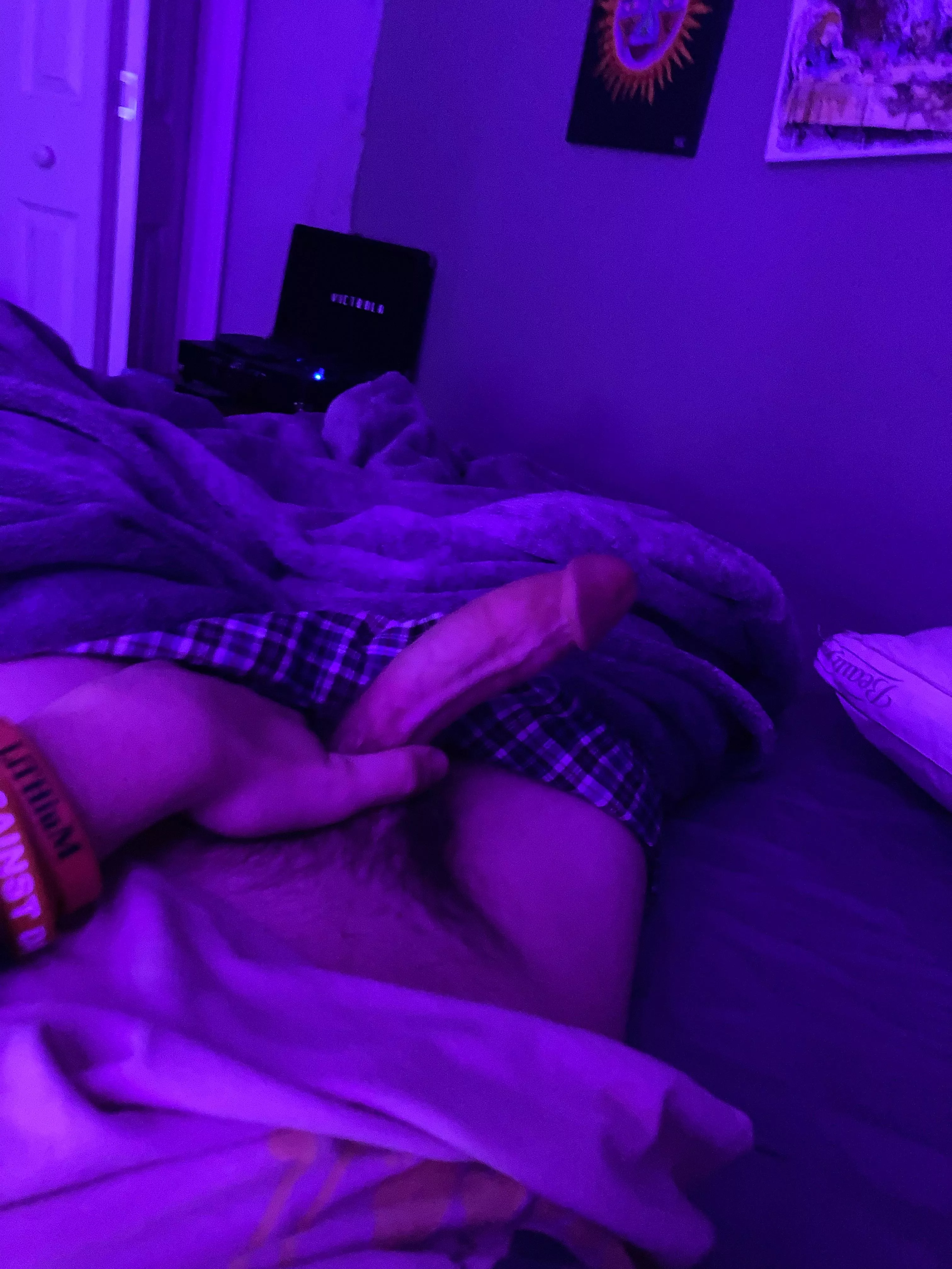 need someone to trade nudes with .. 🤤 posted by N0T_AN_AR0N1ST