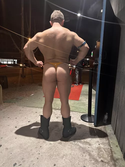 Public thong appreciation? by musclUT