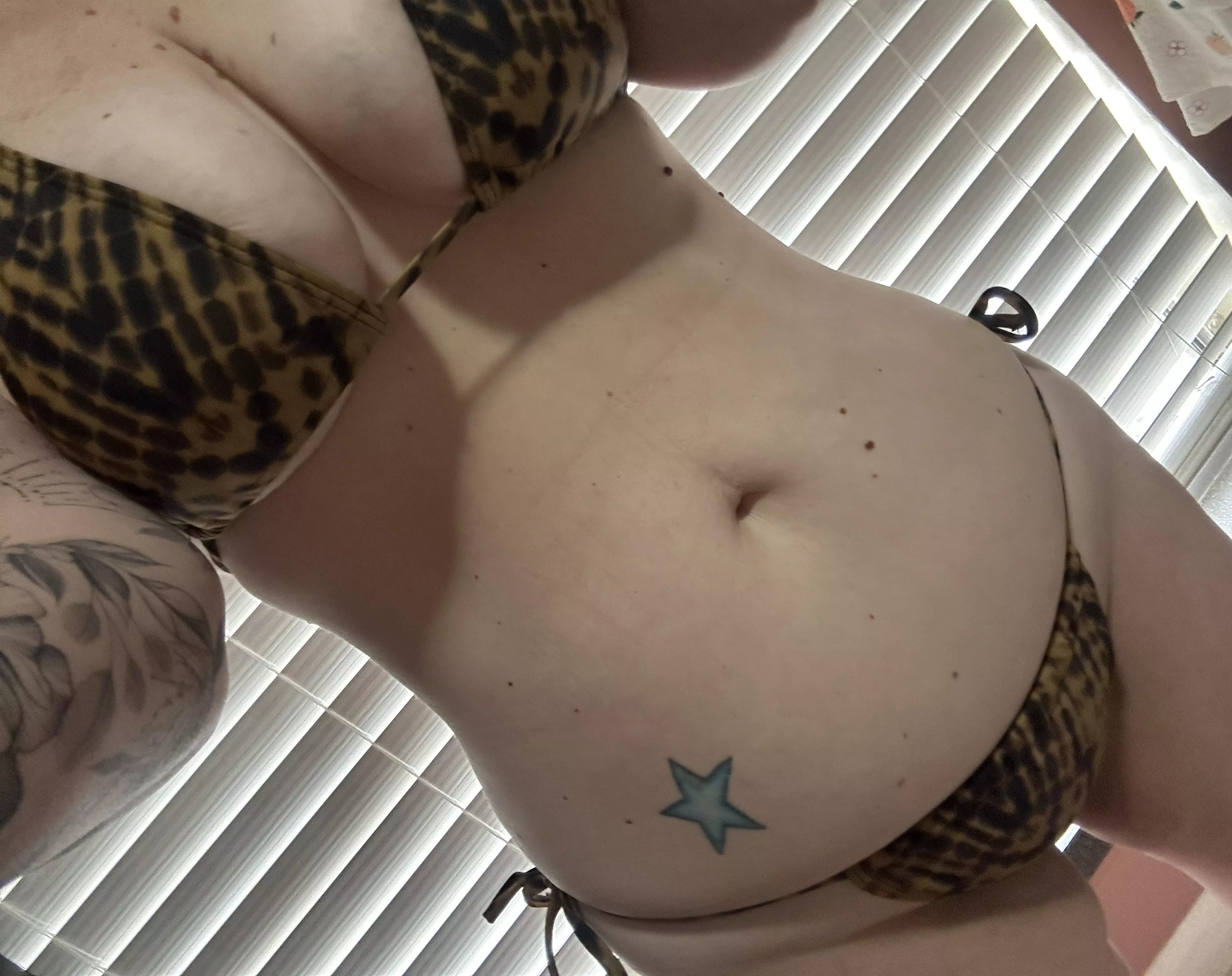 Weekend vibes & thick thighs 🍑 posted by PeachyTeach420