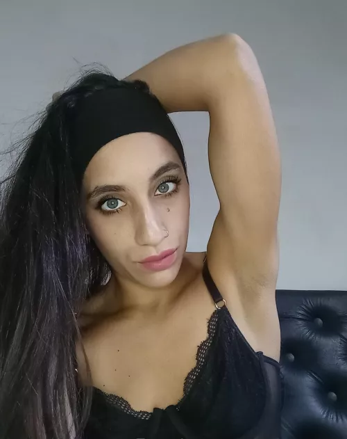 Would your cock get hard if you licked my armpits?  by foxyeyesss