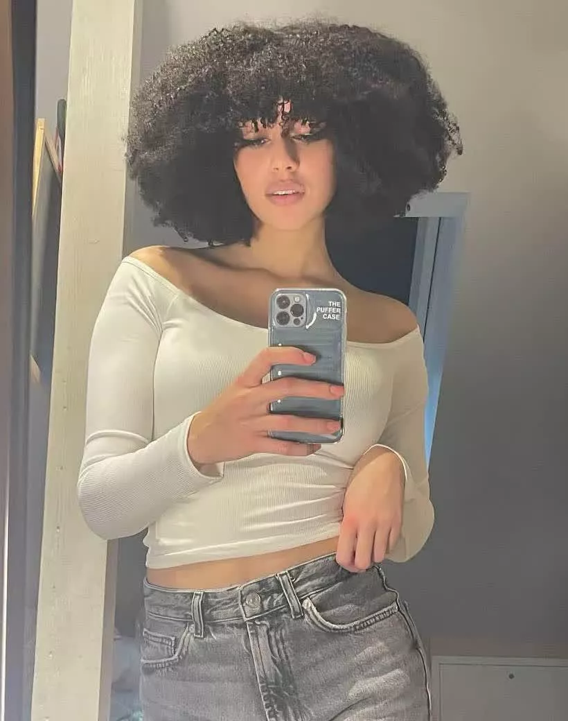 You can't resist my charm. posted by Samiraxoxodarky