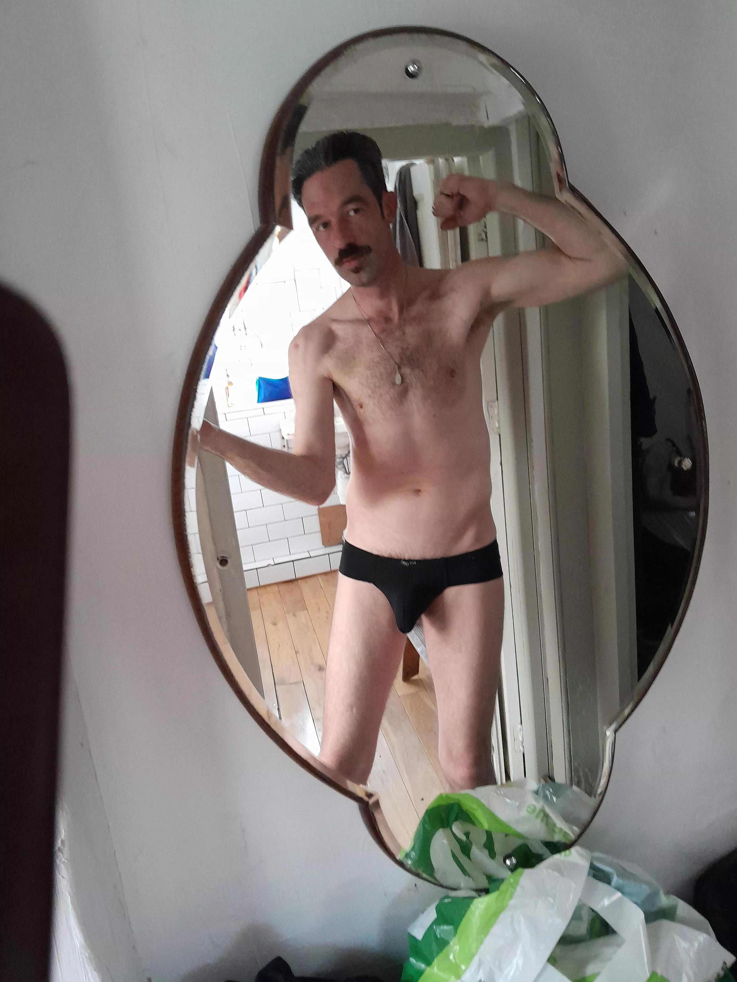 Alone [40] in the bnb  posted by TheMoonyDandy