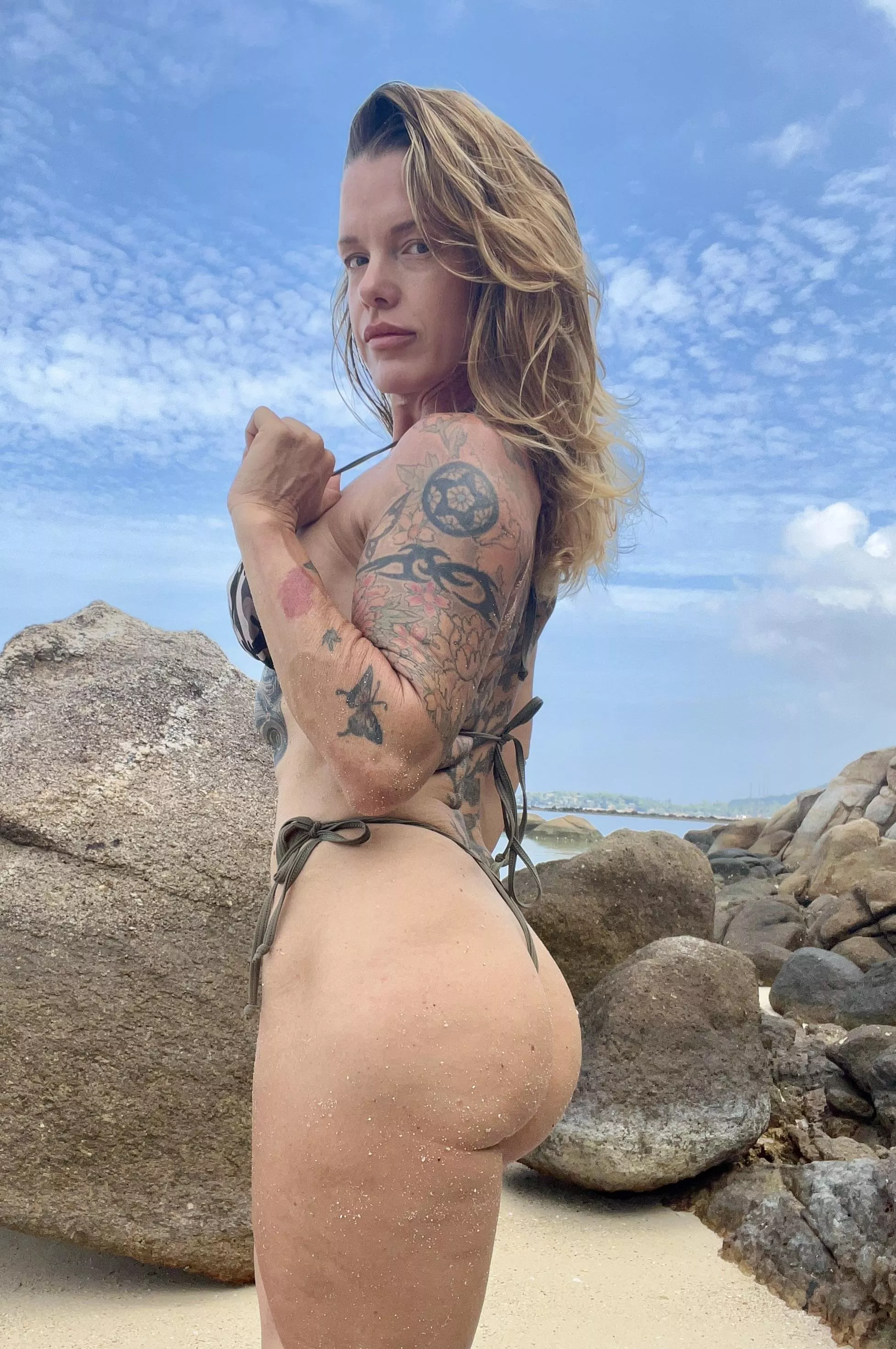 Beachy blonde posted by selenafit