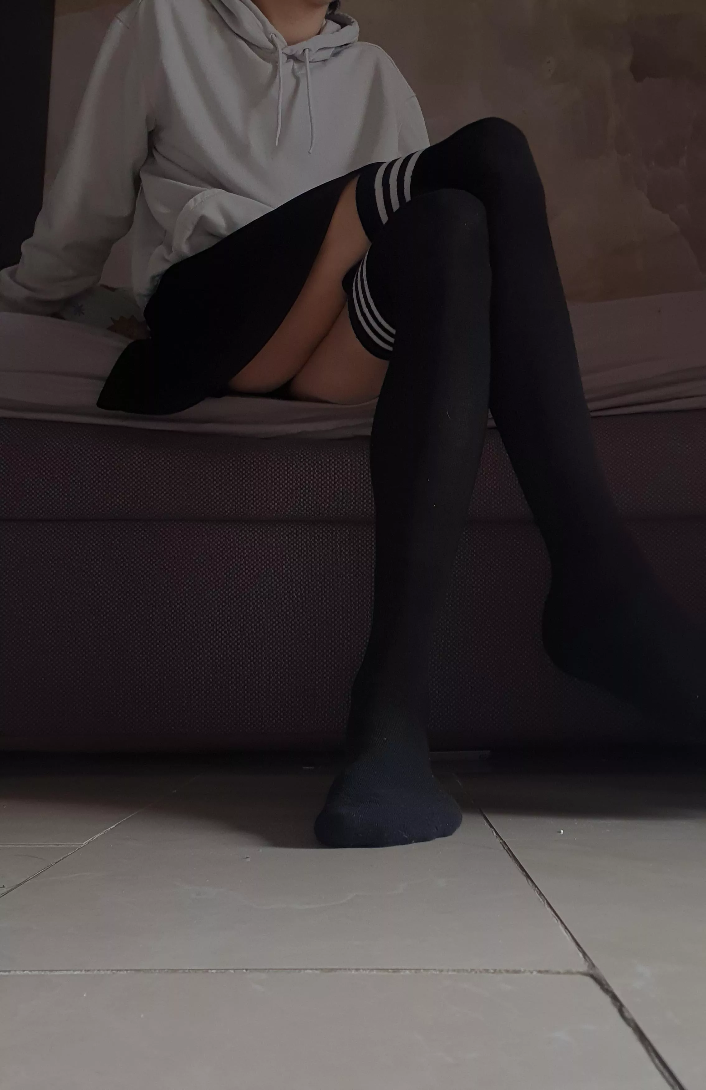 Crossed legs :3 posted by FemboyyyMax
