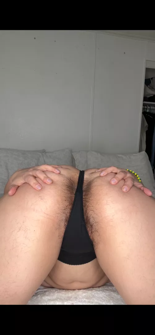 Dedicated to t[h]e guys who don’t mind a little hair in their mouth by CleopatraTrone