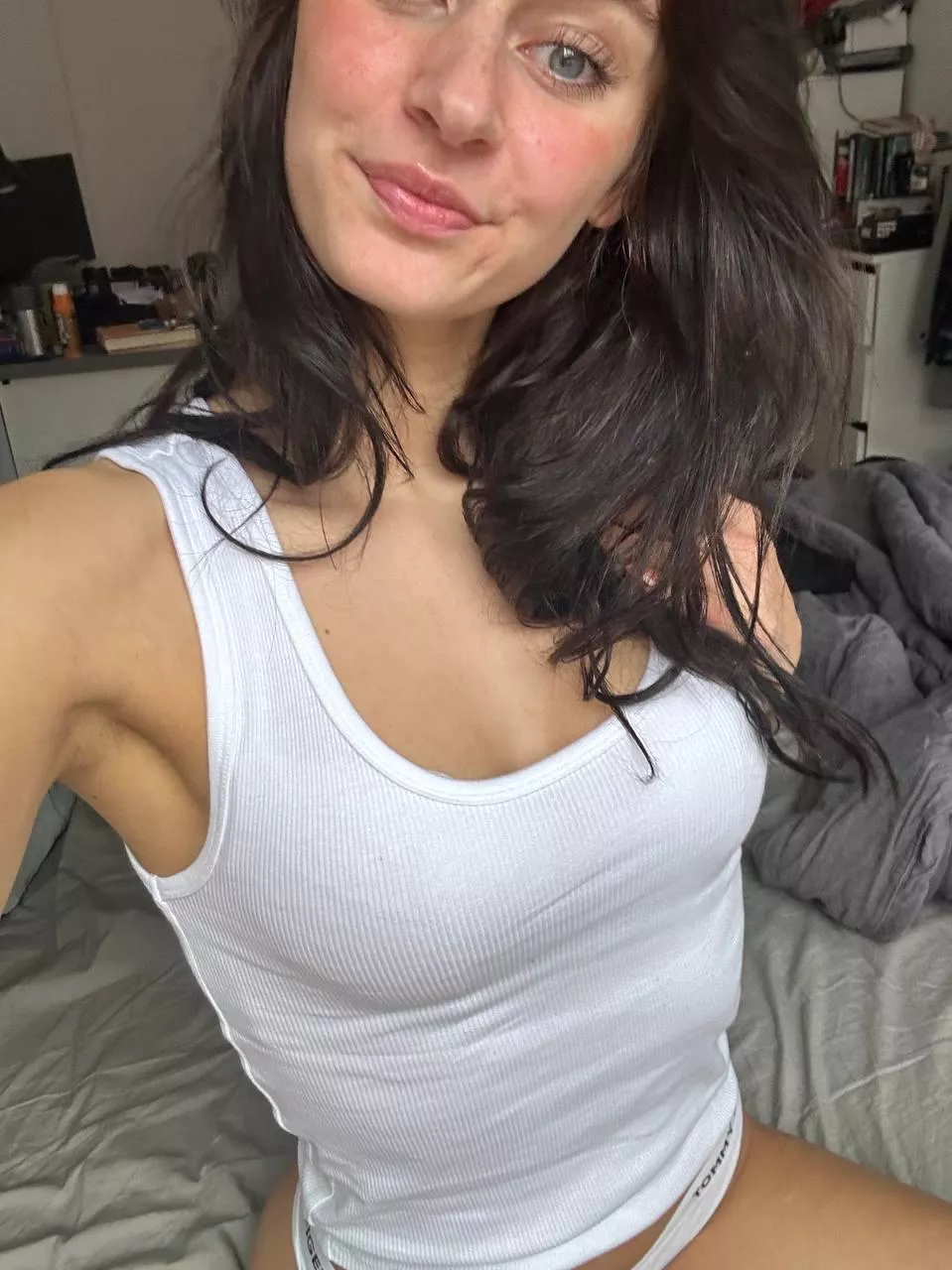 do you like my smile? :) (F19) posted by spankablespoon21