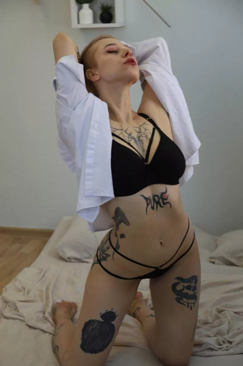 Drop ❤️ if you're game, I wanna send nudes to random dudes today posted by Itz_slixx