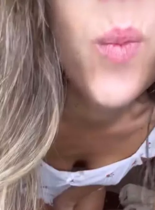 Goodnight kiss before bed… by SmythRyann