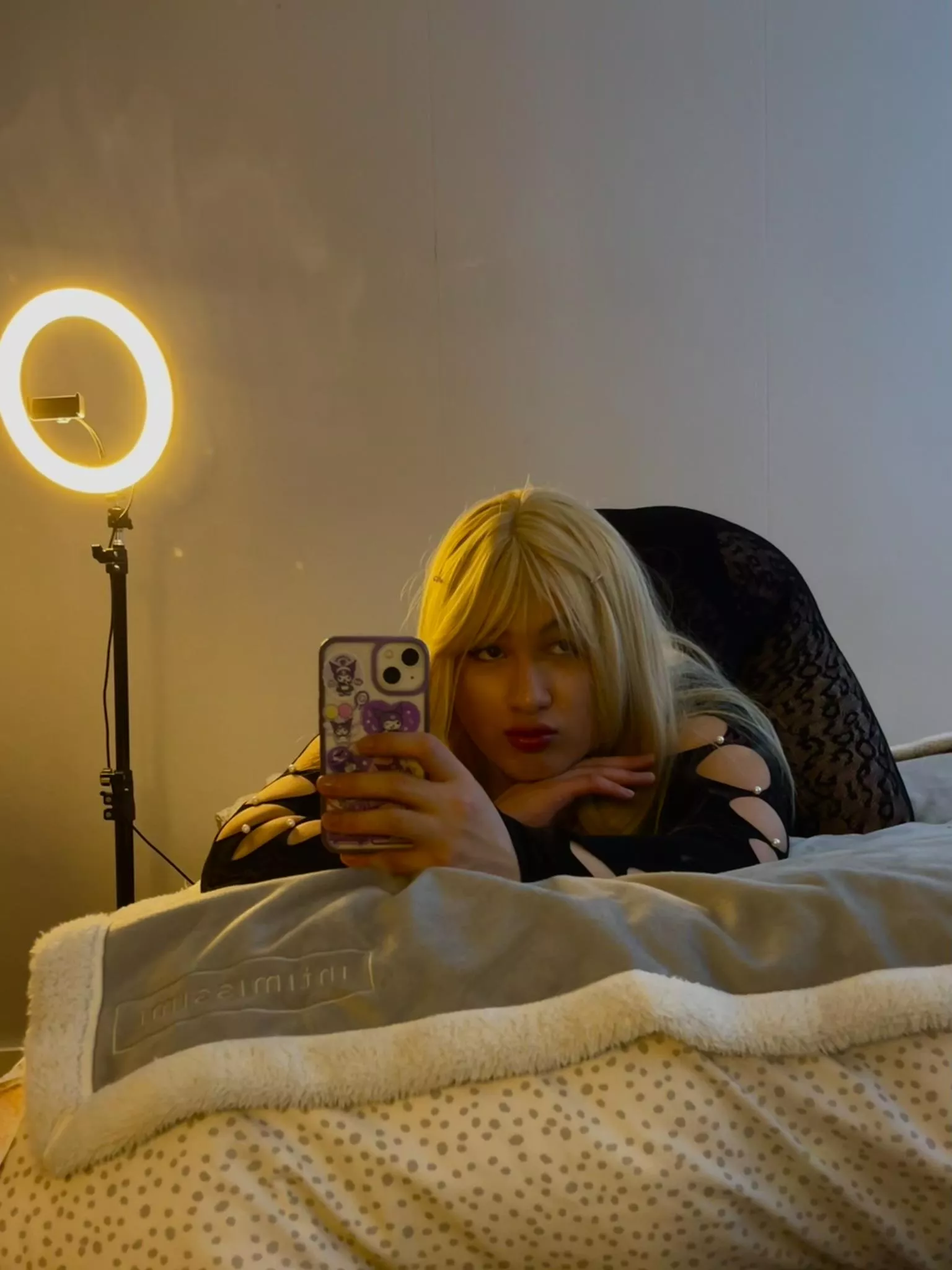 got bored on my bed :P posted by singaporeanpizza