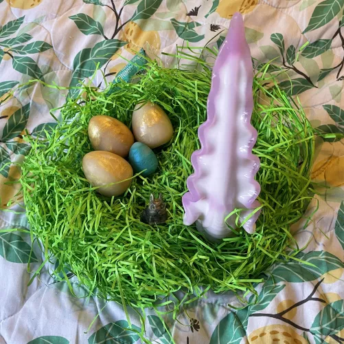 happy easter!! (eggs from Fantasticocks, whos running 50% eggs on their etsy page! and dyed egg Scylla) 🥚🐇 by tomoe-chan