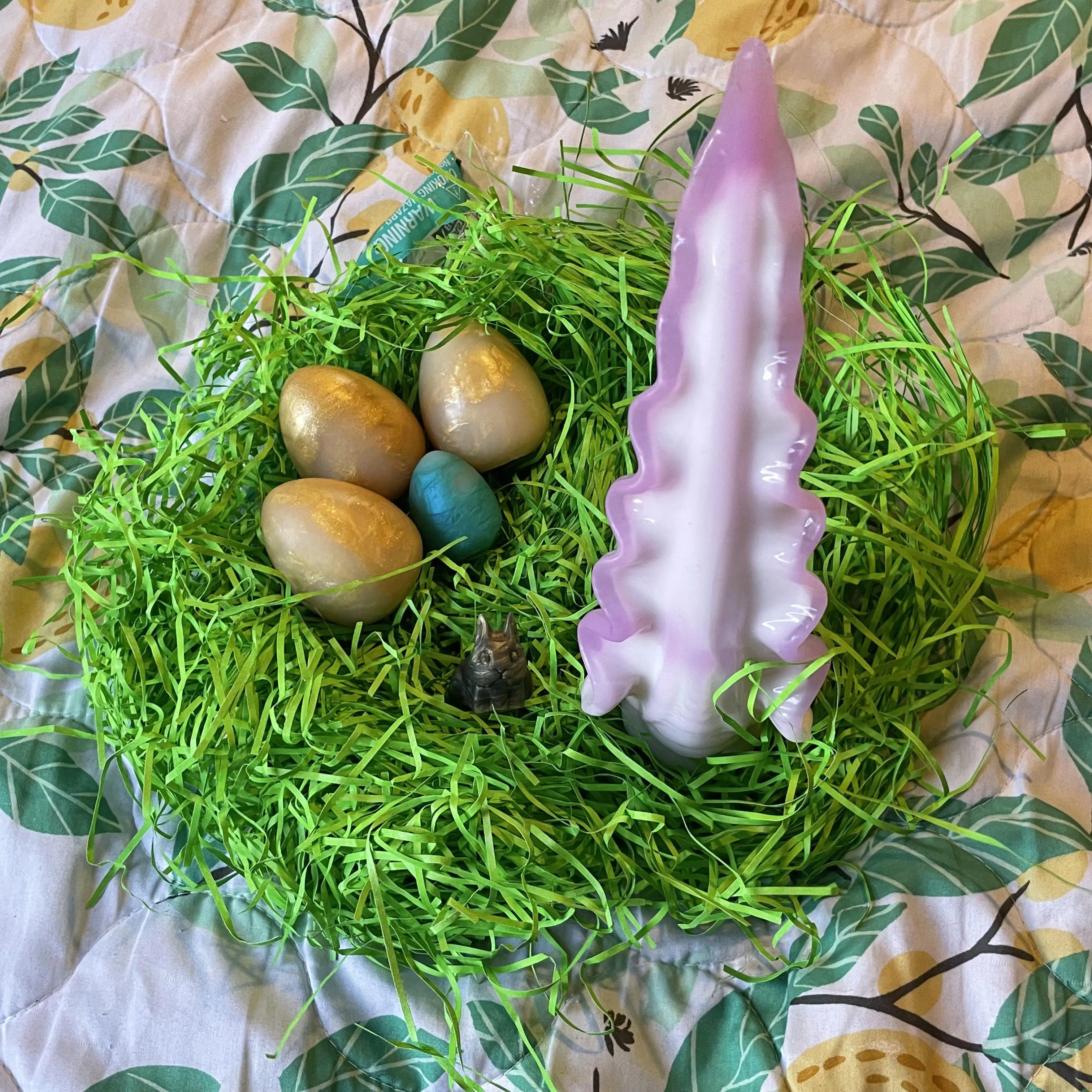 happy easter!! (eggs from Fantasticocks, whos running 50% eggs on their etsy page! and dyed egg Scylla) 🥚🐇 posted by tomoe-chan