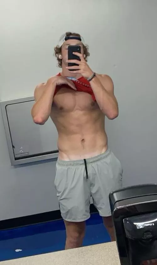 Hmu😉 by Weak-Earth6391