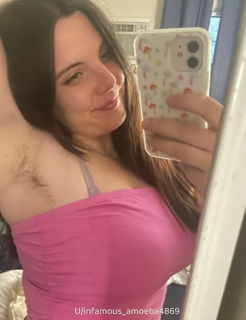 I love having hairy armpits, I used to be afraid of growing them out 😳🥰 by Infamous_Amoeba4869