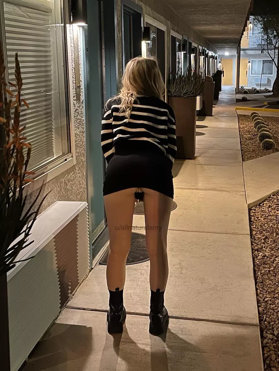 Last night of spring break! You coming back to the room with me? 😈 posted by allnaturalamy