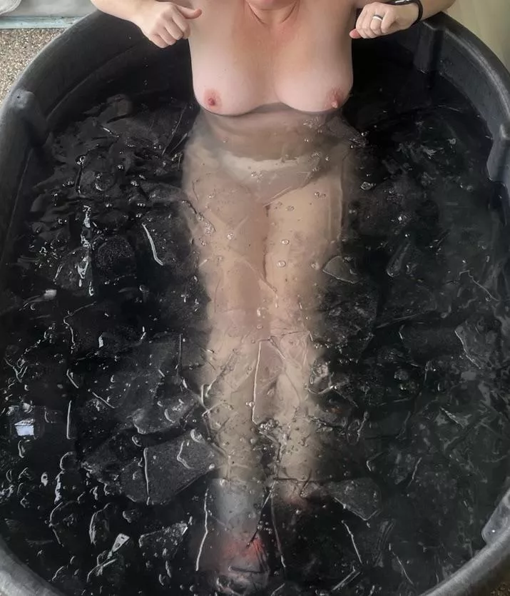 Morning cold plunge✅ posted by missisnudist