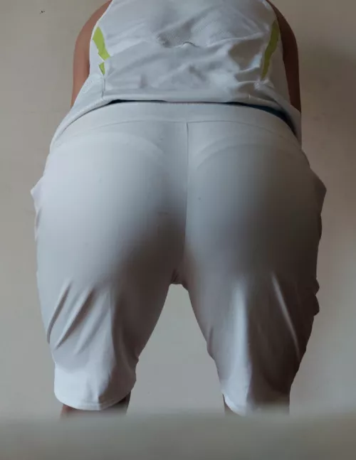 Pre-run booty shot hehe hope someone enjoys the view :P by thongbabe99