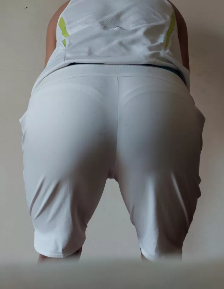 Pre-run booty shot hehe hope someone enjoys the view :P posted by thongbabe99