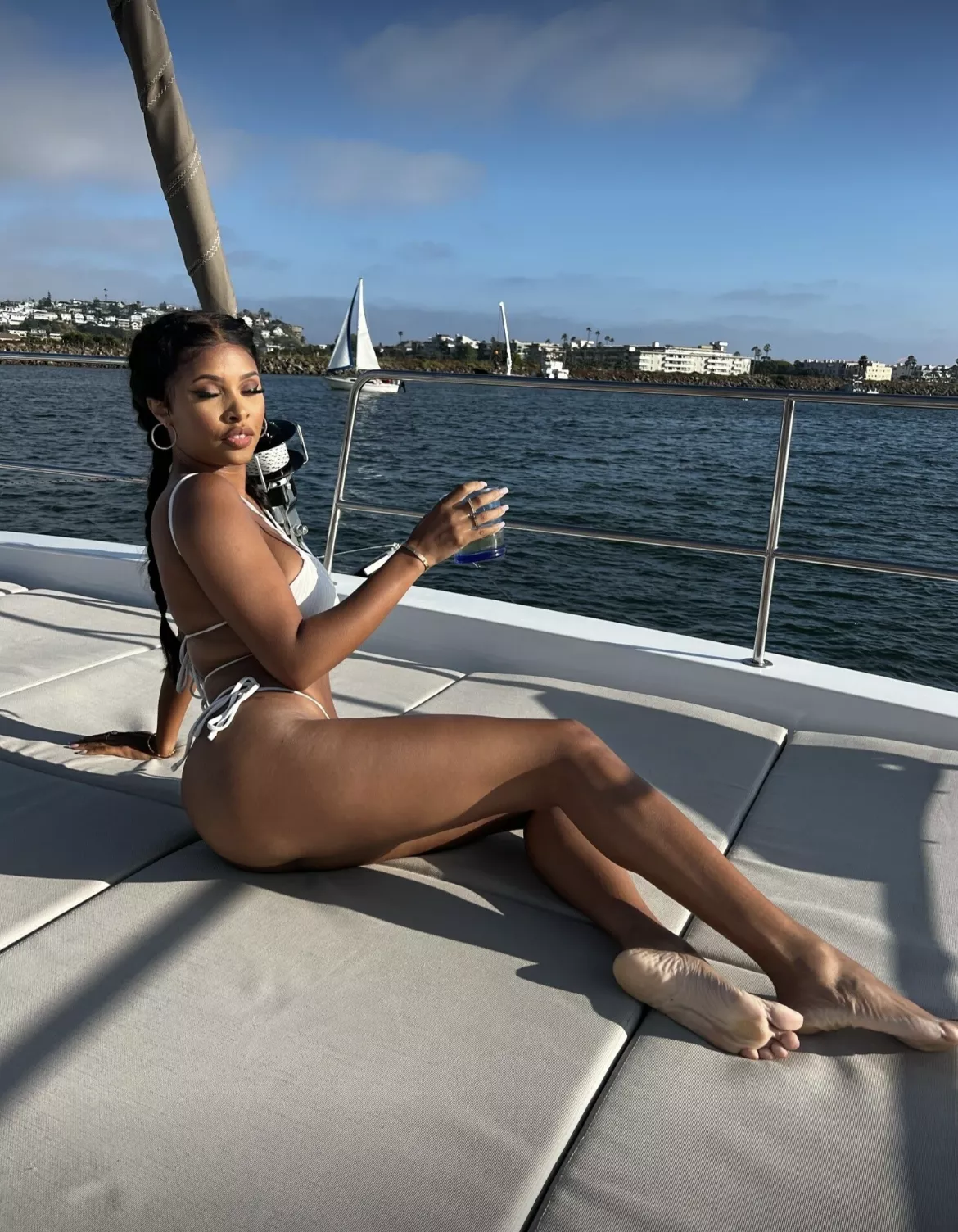 Sitting pretty :) posted by Im-DarkPhoenix