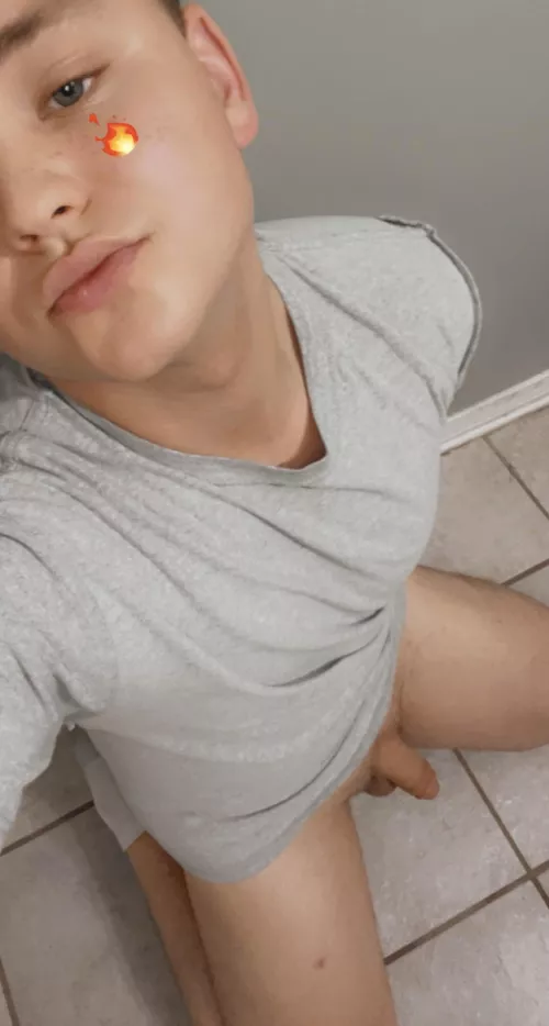 19 y/o southern white boi looking for a black man to video call with or give head to. HMU with a pic for my snap by outdoorforce