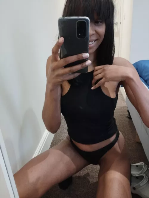 48 ye old milf that loves cooking and cleaning and if you ask nicely I'll suck your... by Lottie_jones