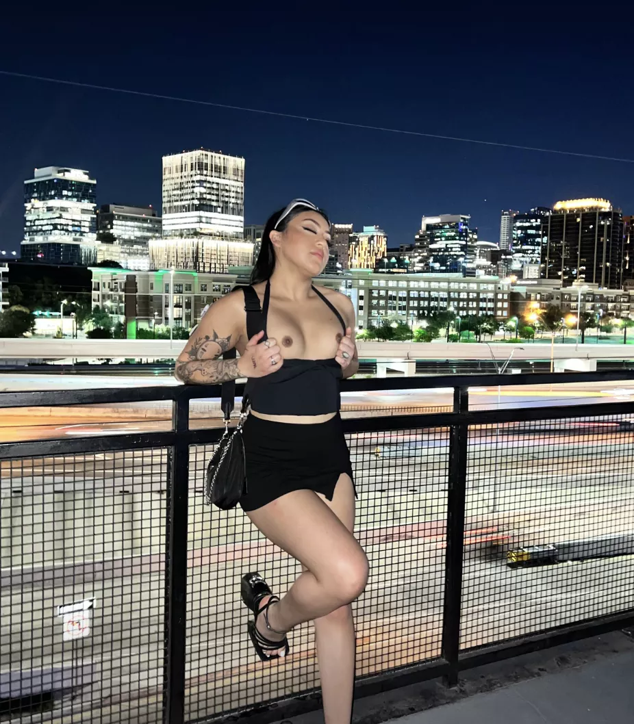 all the college boys love my tits posted by lanaine17