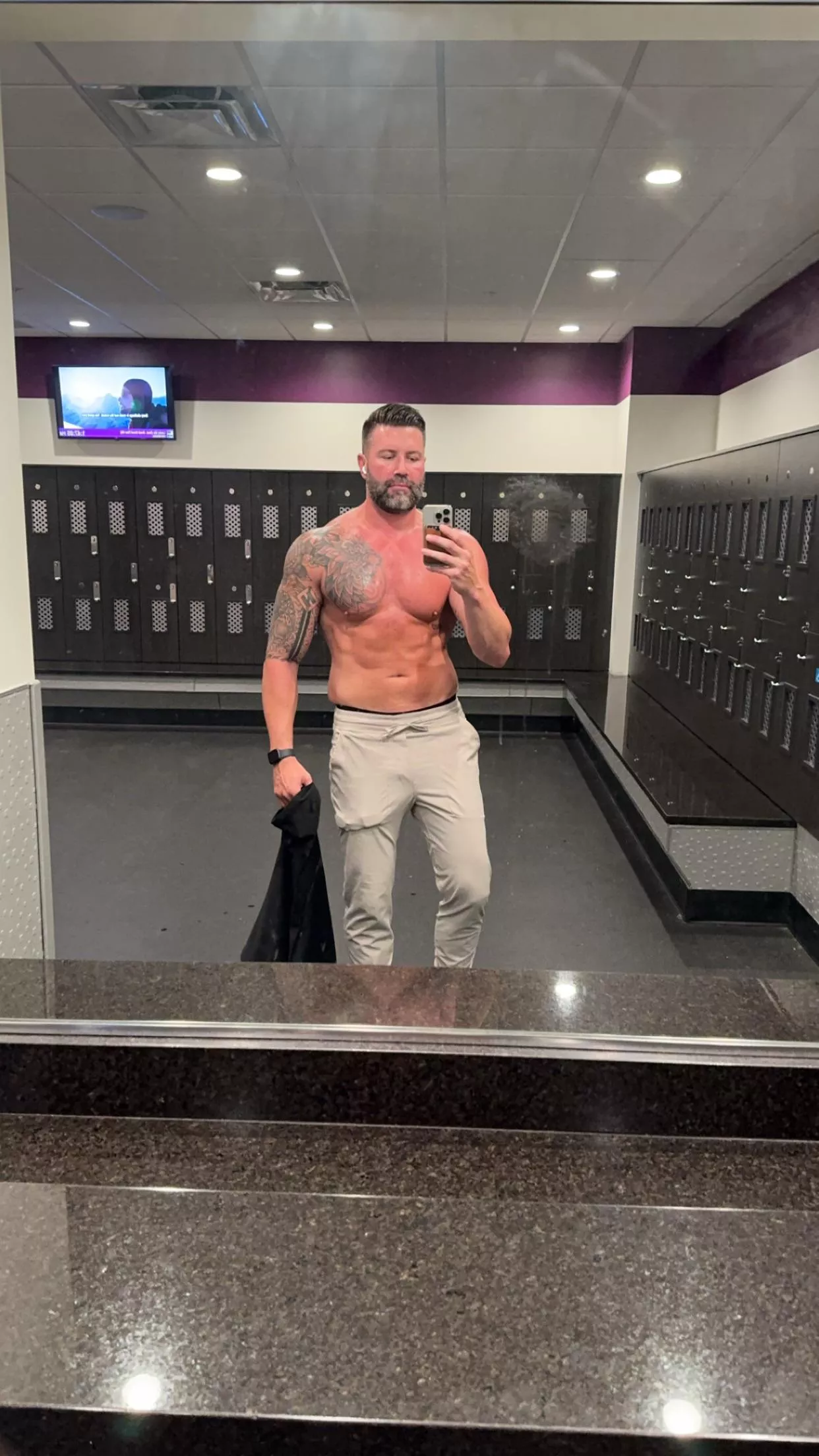 An empty locker room… what should we do!? posted by Kum2daddy