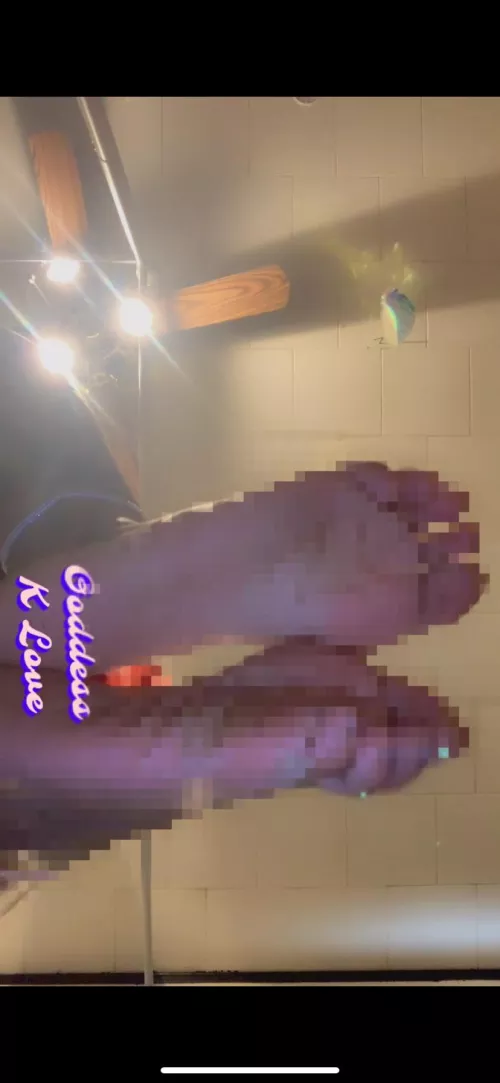 Bow at my pretty toes, darling by GoddessKlove