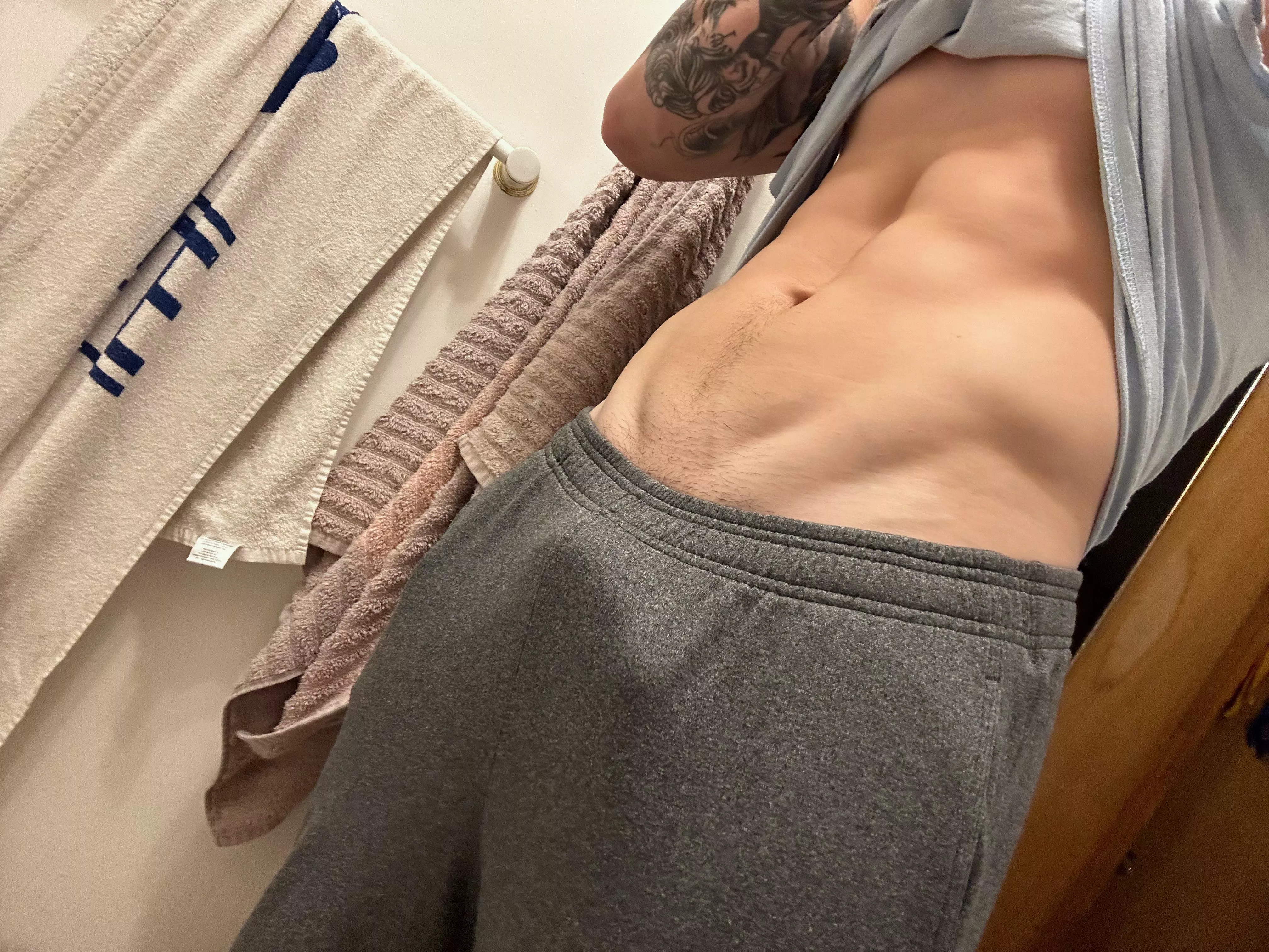 Everyone at the store kept looking at me funny (28) posted by AtlasGaines