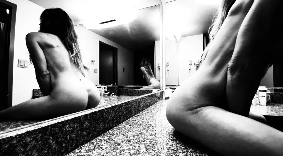 F48 | MOTEL ROOM MIRRORS by AllB1zN0Pl4y