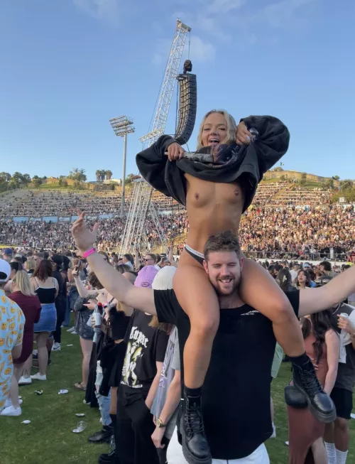 festival flashing  by keeksuncensoreddd