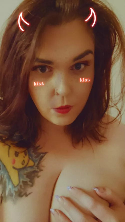 I love kisses all over my body💋 by Glaceon412