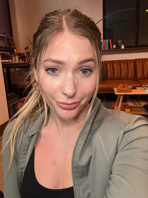 I love swallowing and creampies but I can’t help how much I love the way cum looks on my face by jessnjamez