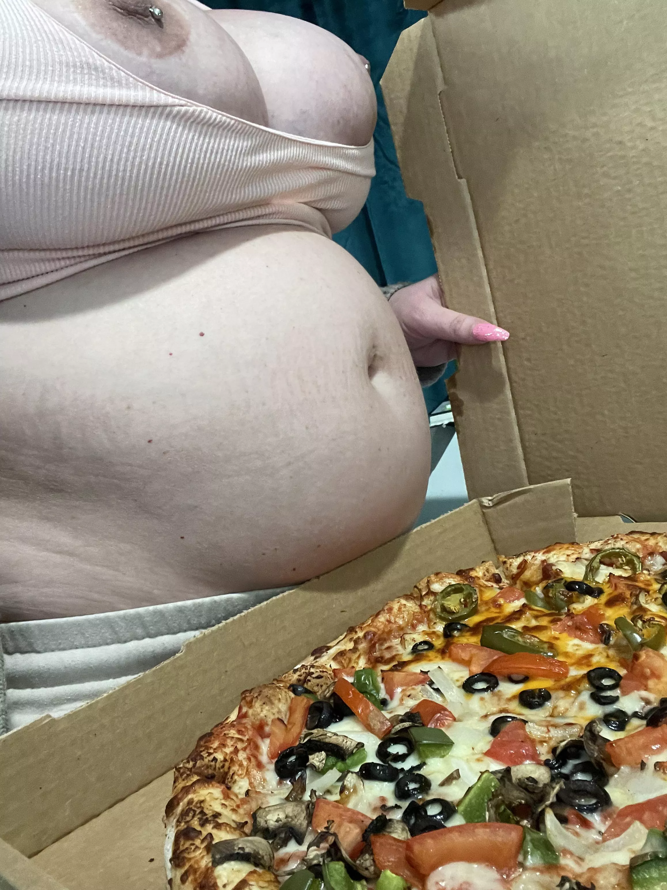 Ohhh someone bought me this pizza guess I gotta eat it now  posted by MissFringelady