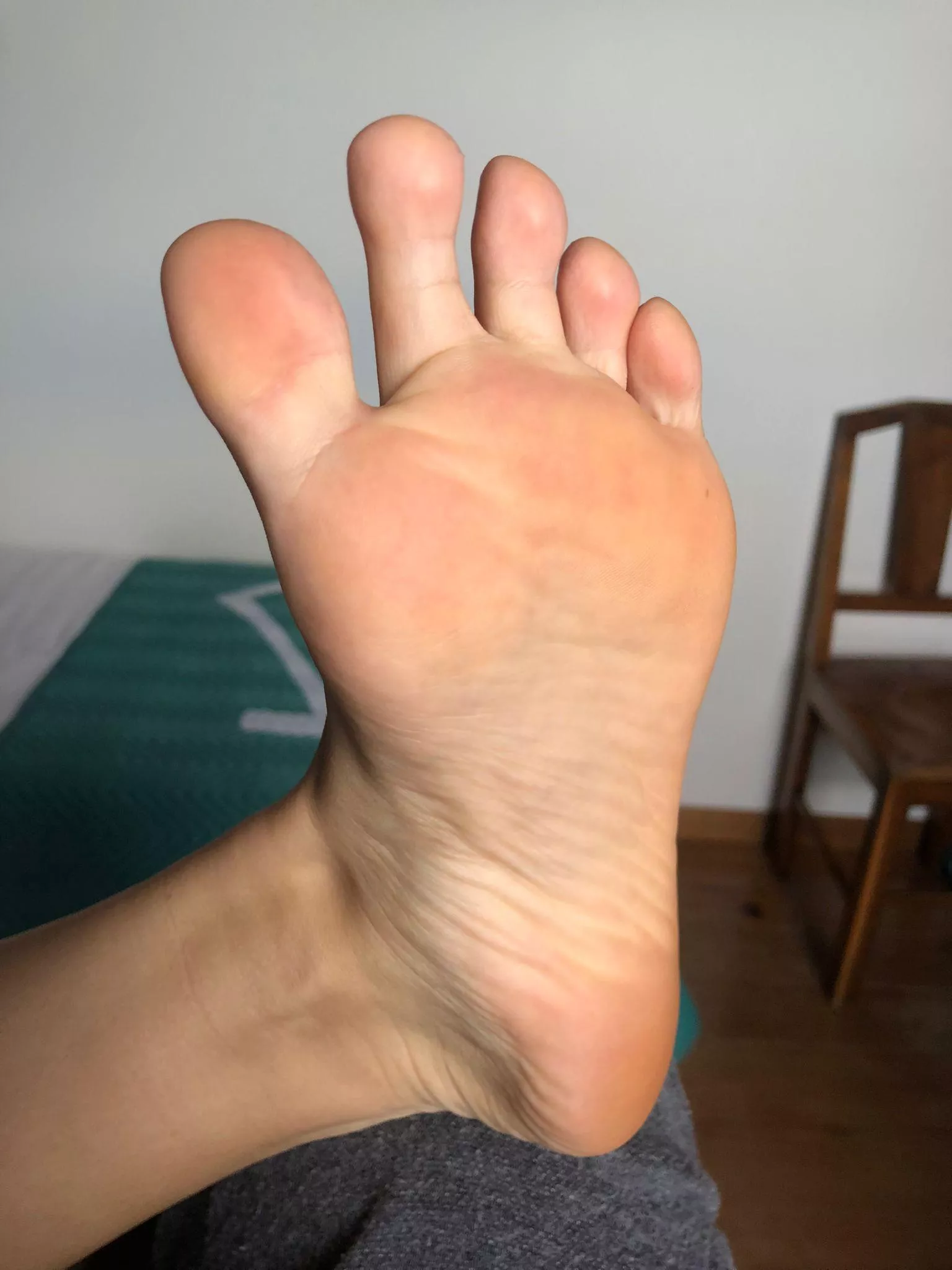 On a scale of 1-10 how badly do you want to suck my big toe? posted by KatieBankx