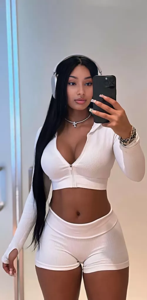 Rubi🌹 by Target_practice_