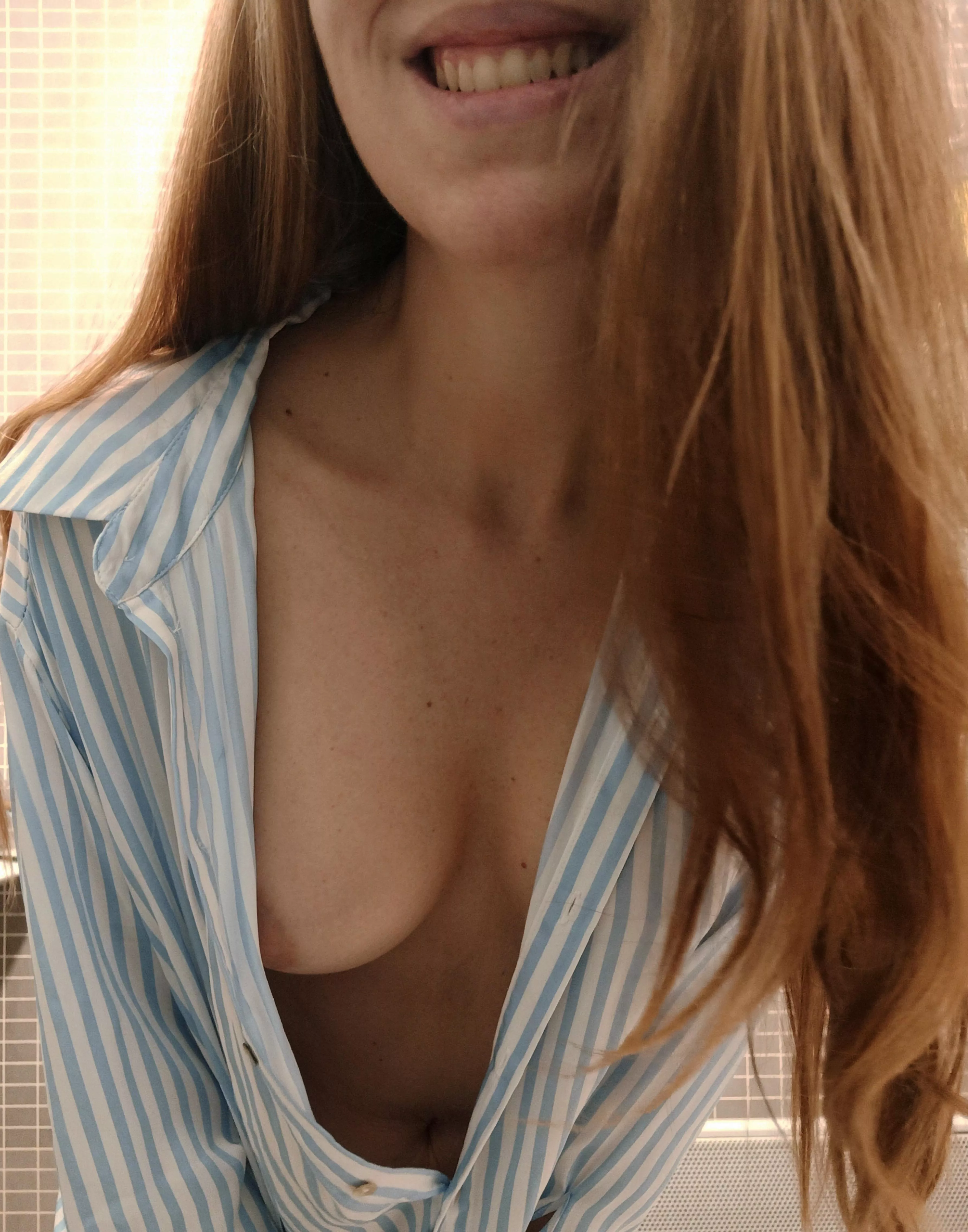 Smile, hair or nipslip? posted by Deliciouxxly_PH