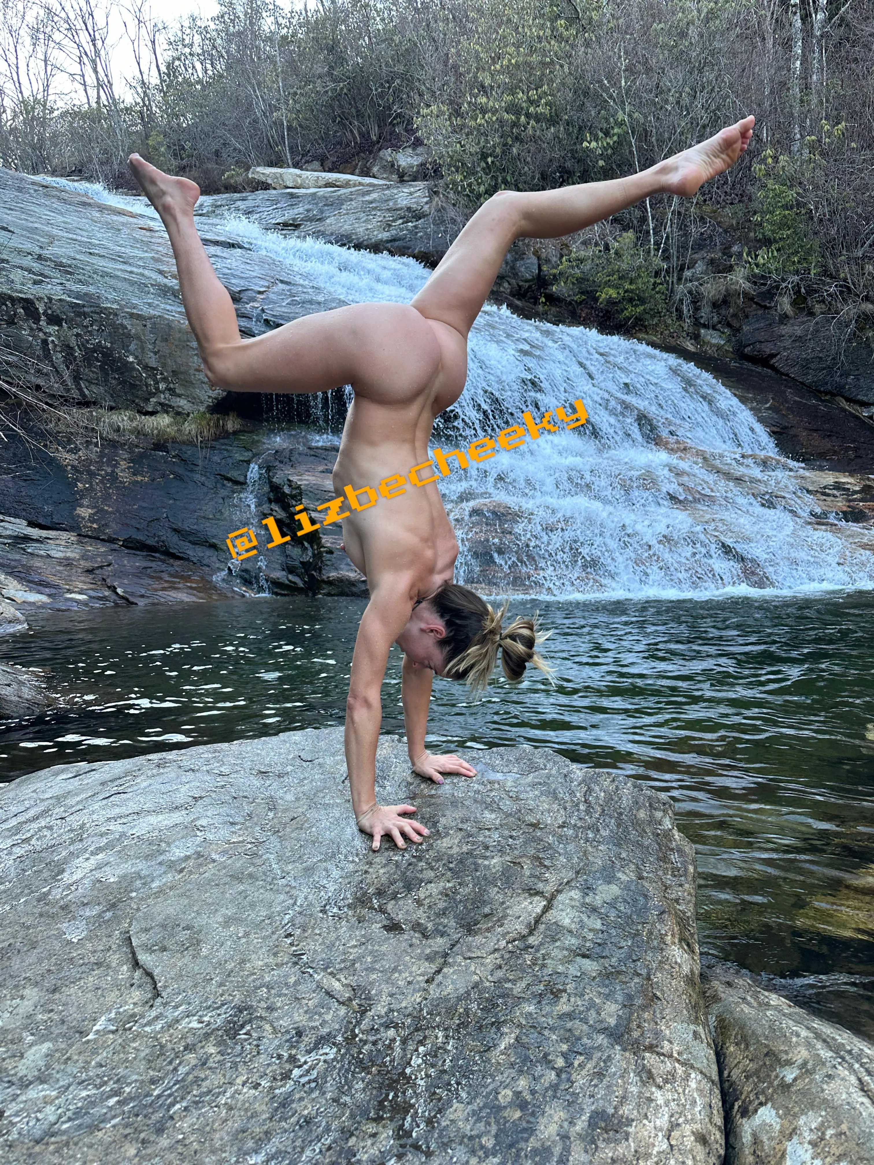 Some outdoor skinning dipping yesterday! posted by LizBeCheeky