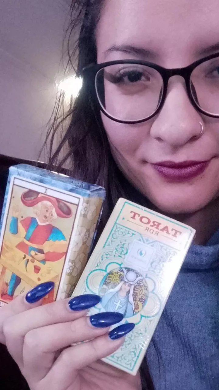 Some tapping next to you 👁️👄👁️ posted by DulceAriana