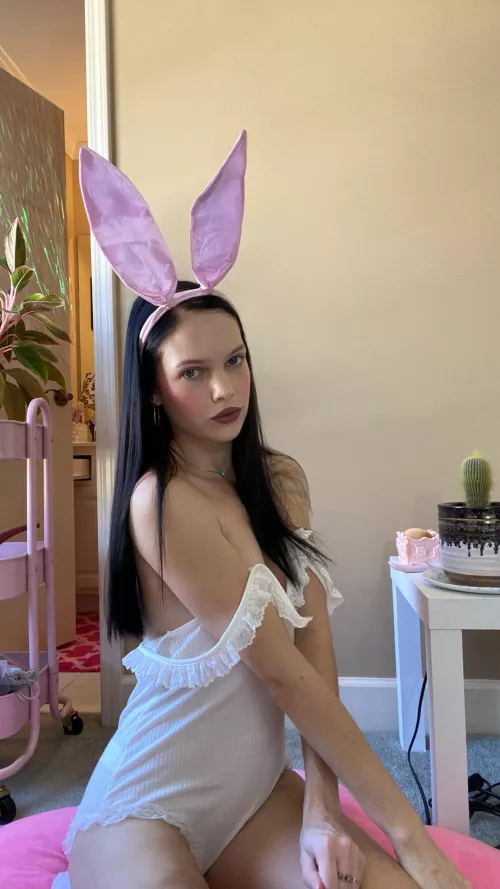 sweet n (not so) innocent 🐰 by lorenblxck